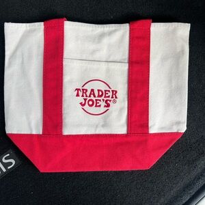 Trader Joe’s viral bag